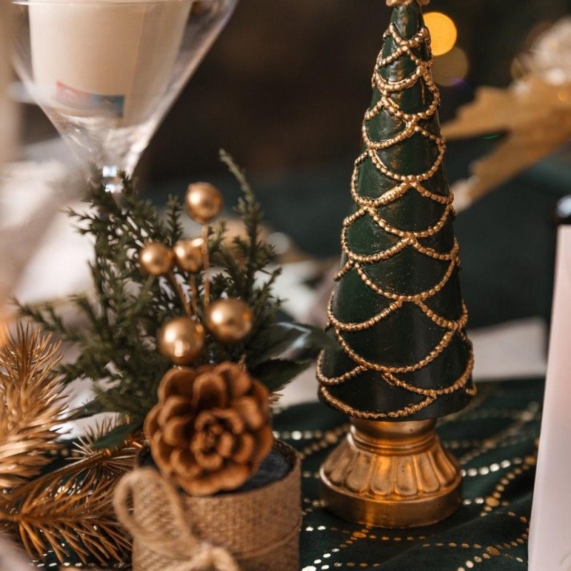 Árvore de Natal Resina Verde e Dourada 6x20cm