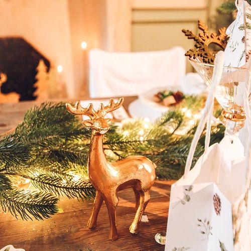 Rena de resina Dourada 16x8cm