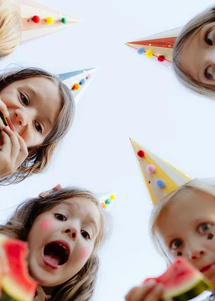 6 Chapéus 16cm com Pom Pons