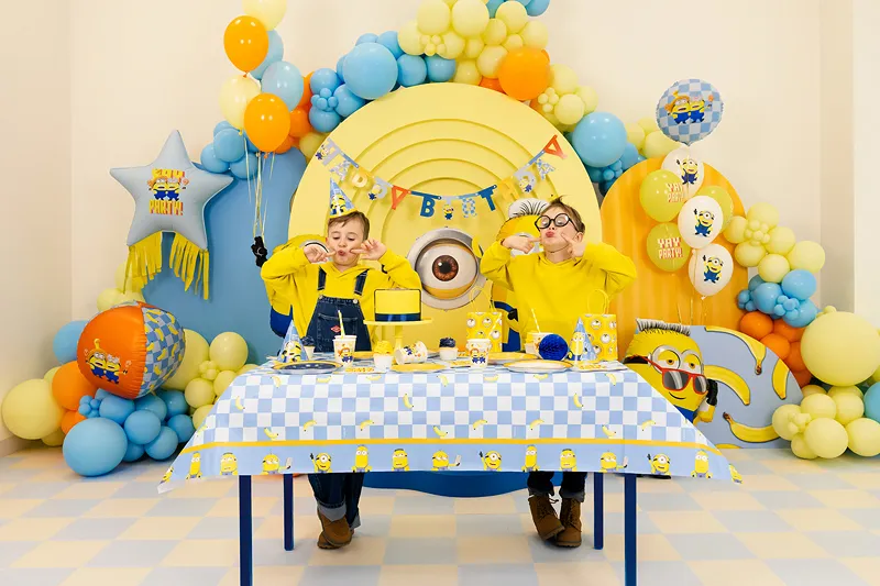 Toalha de Mesa 180x120cm Minions