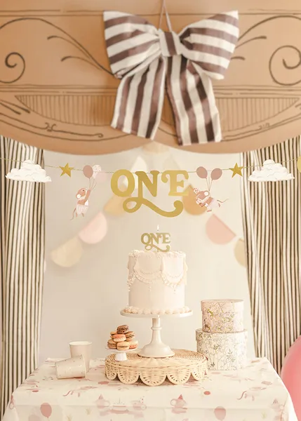 Vela Aniversário 3,8x6,5cm ONE Dourada