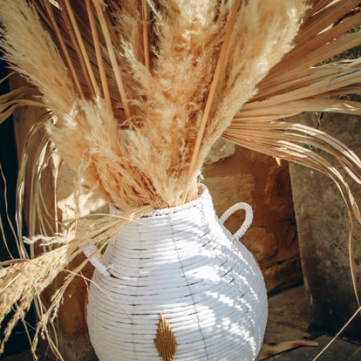 Cesta de vime branco e corda de camelo 40x30cm