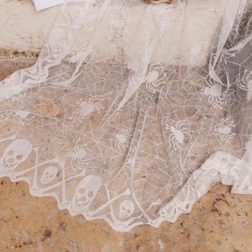 Toalha de mesa com aranhas e caveiras em renda branca 1,82 x 1,37 m
