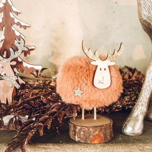 Veado em Base Madeira com pelo Camel